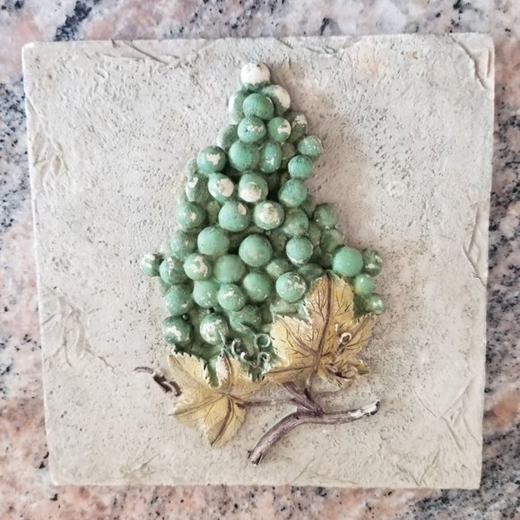 Vintage Resin 3-D Grapes of Wine Wall Plaque - Picture 1 of 3